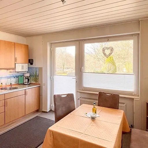 Wohnzimmer mit Küche