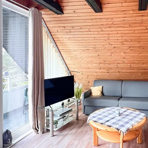 Wohnzimmer mit Balkon
